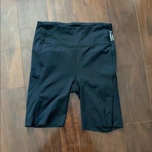 Lululemon x Barry’s biker short with pockets